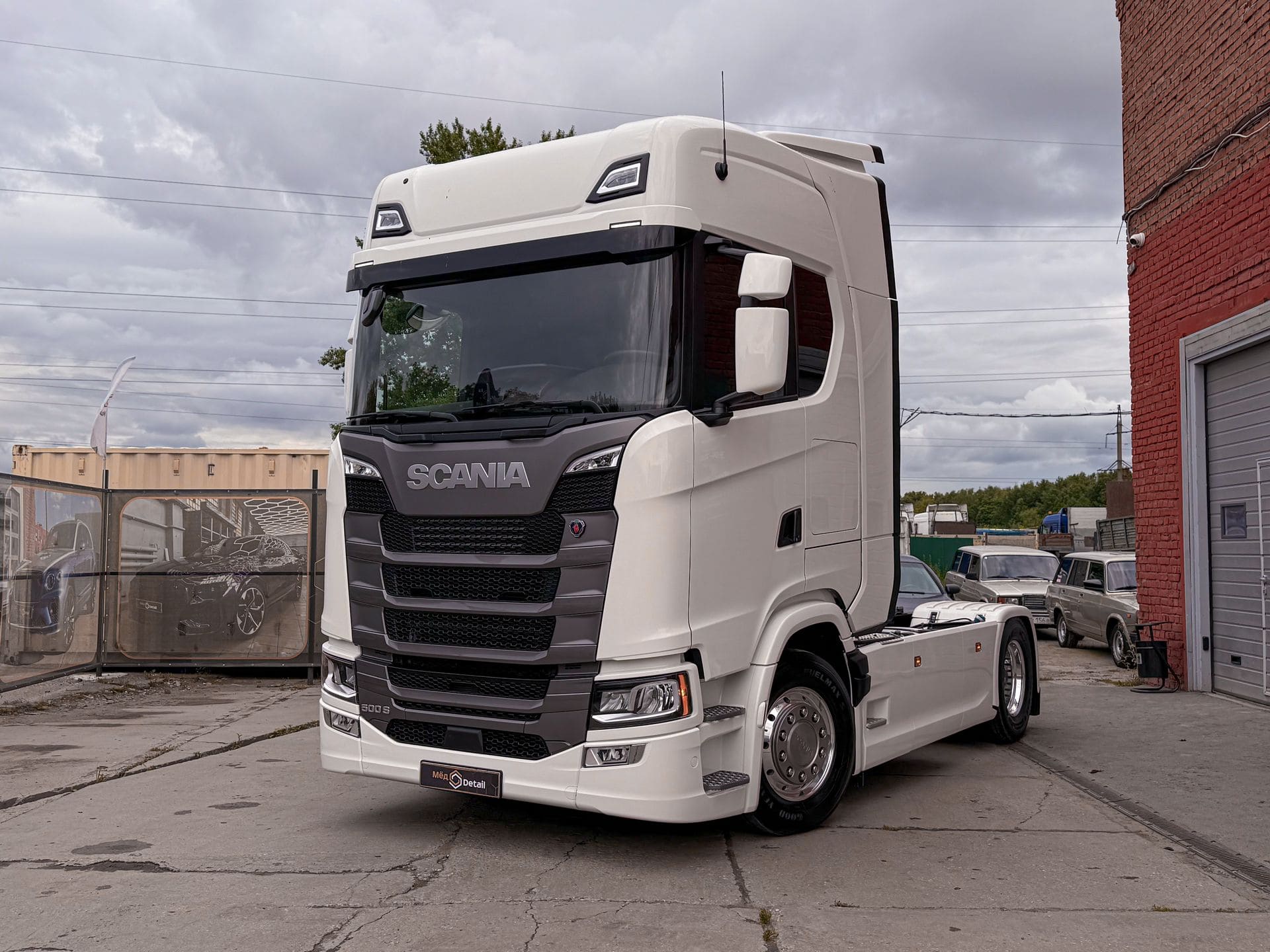 Защита и оклейка фуры Scania