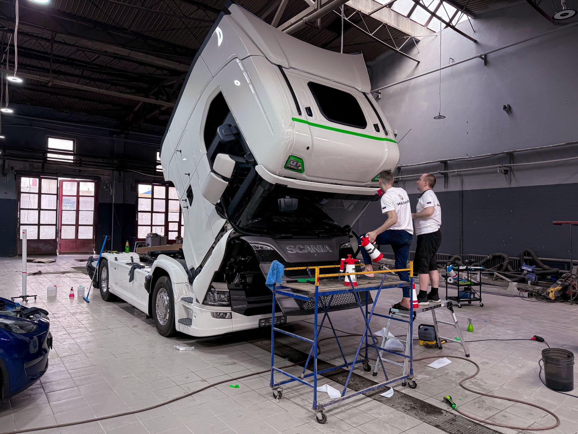 Защита и оклейка фуры Scania