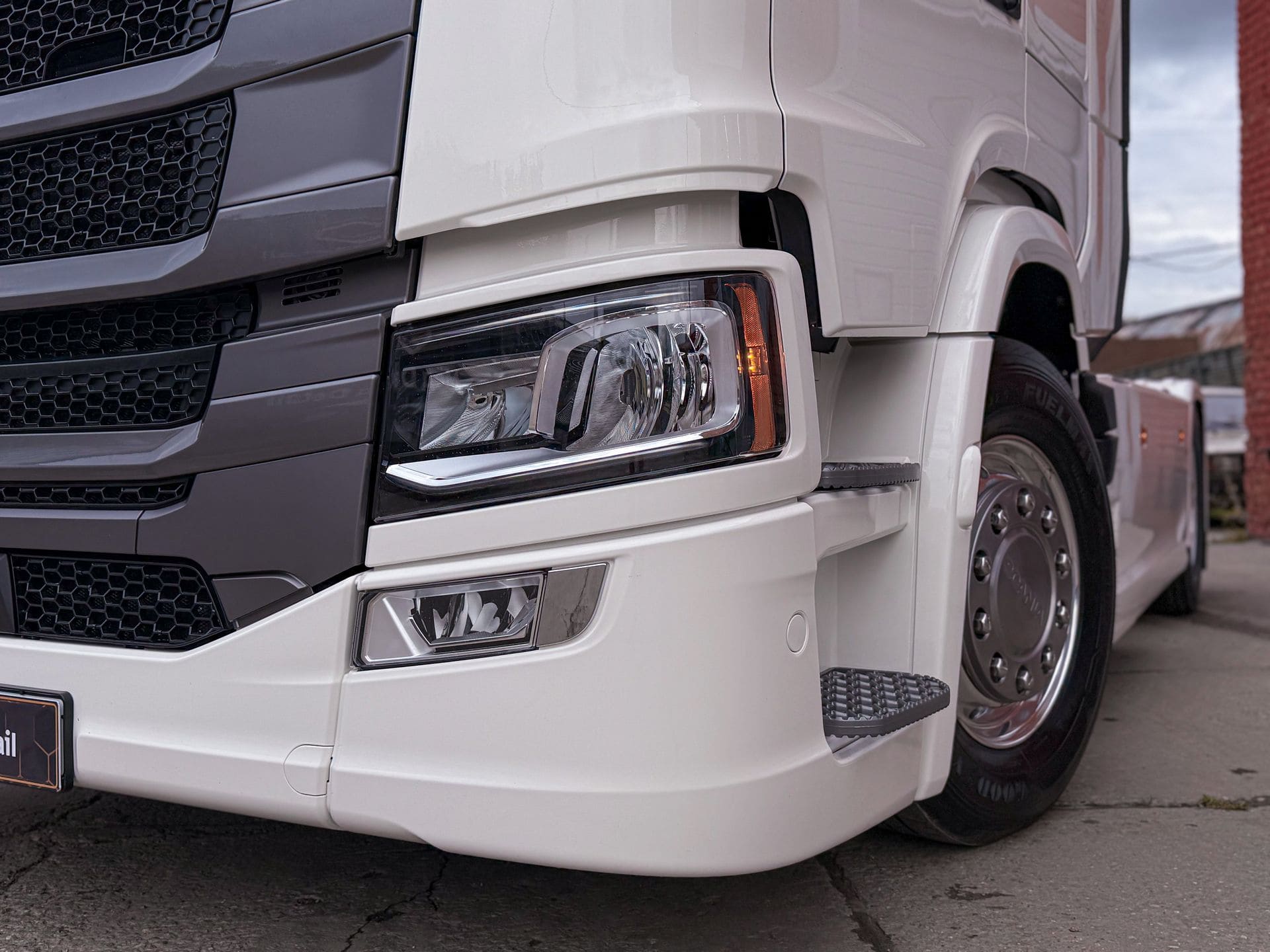 Защита и оклейка фуры Scania