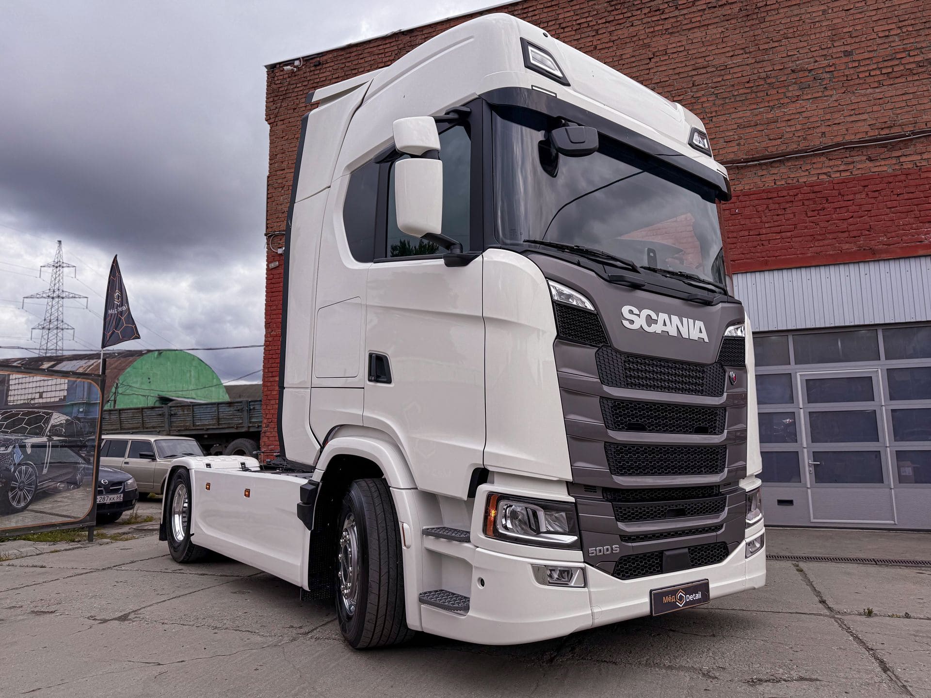 Защита и оклейка фуры Scania