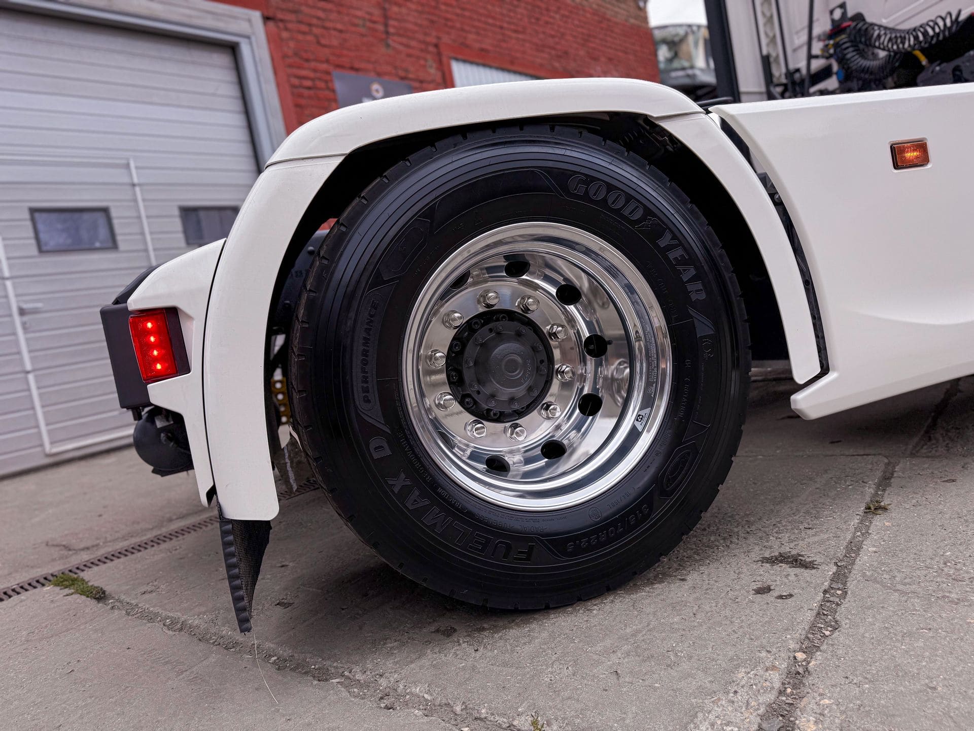 Защита и оклейка фуры Scania