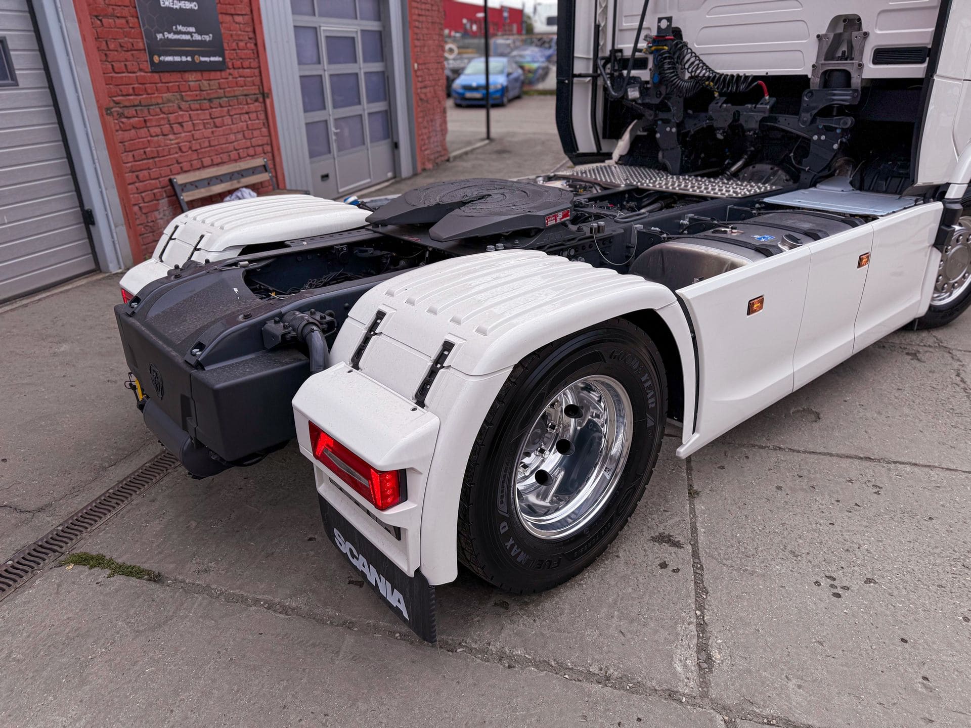 Защита и оклейка фуры Scania