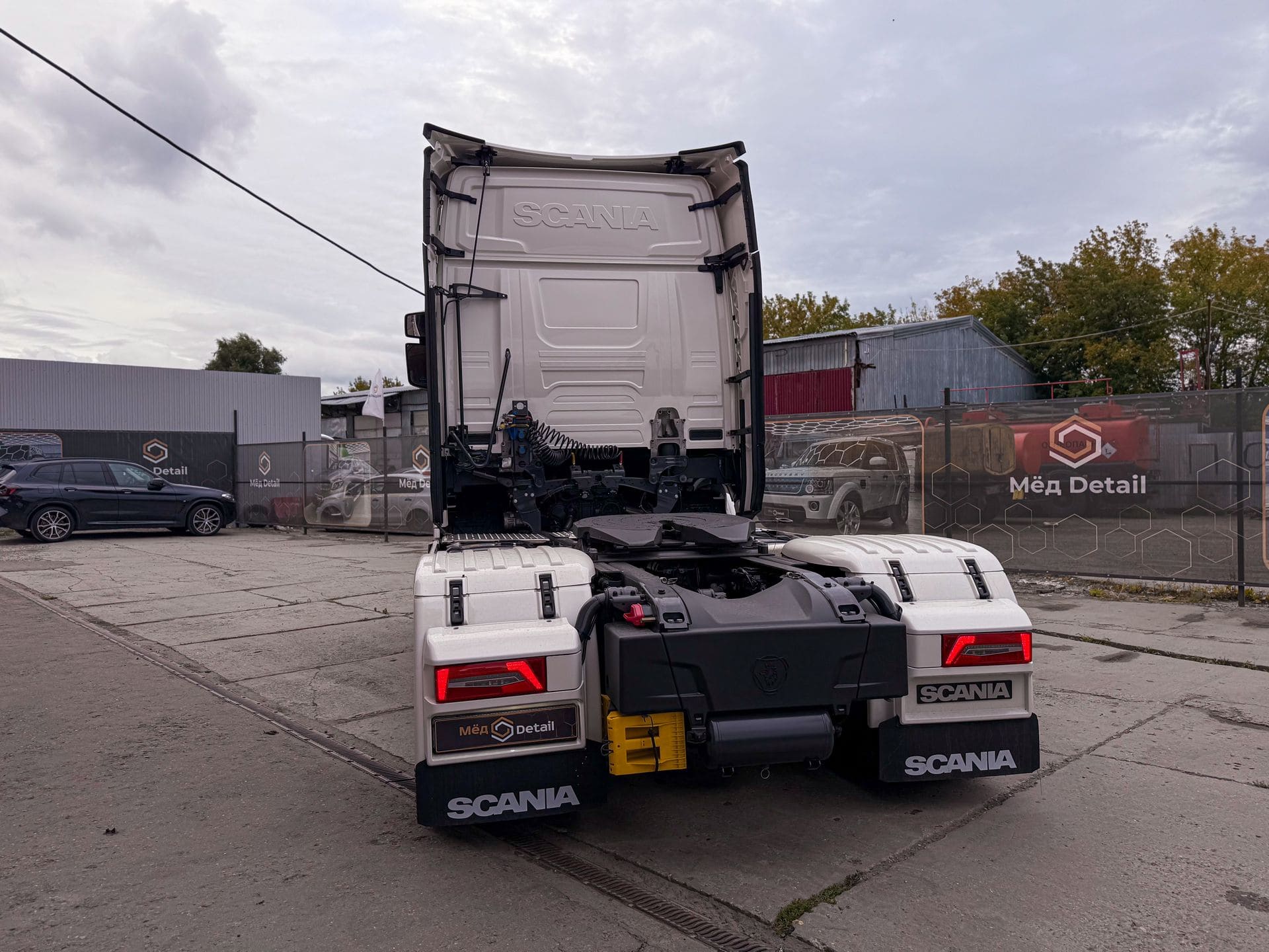 Защита и оклейка фуры Scania