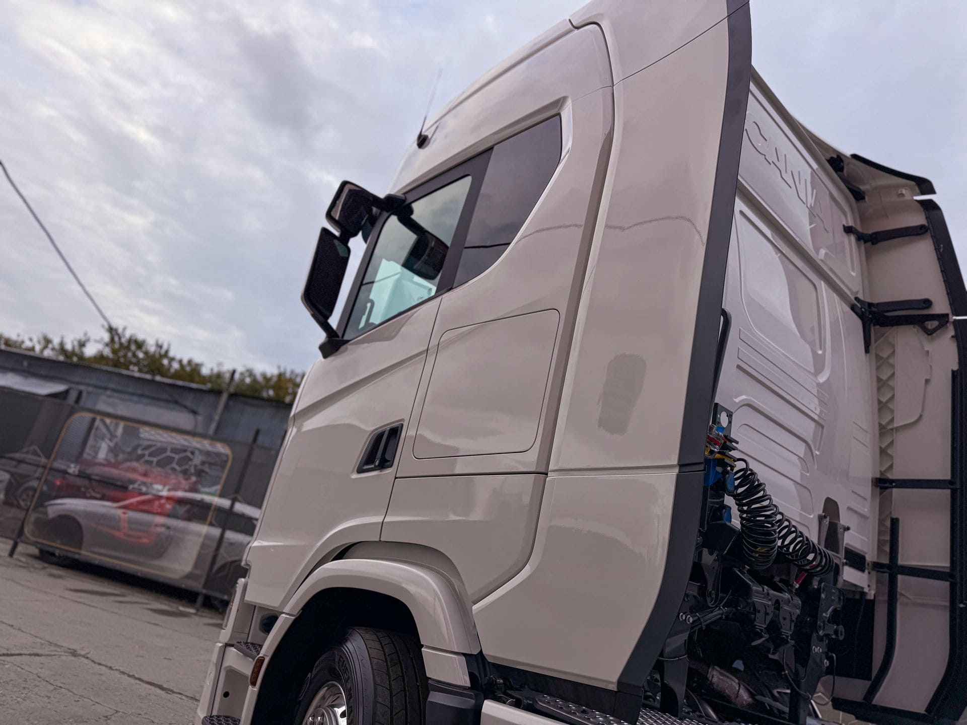 Защита и оклейка фуры Scania