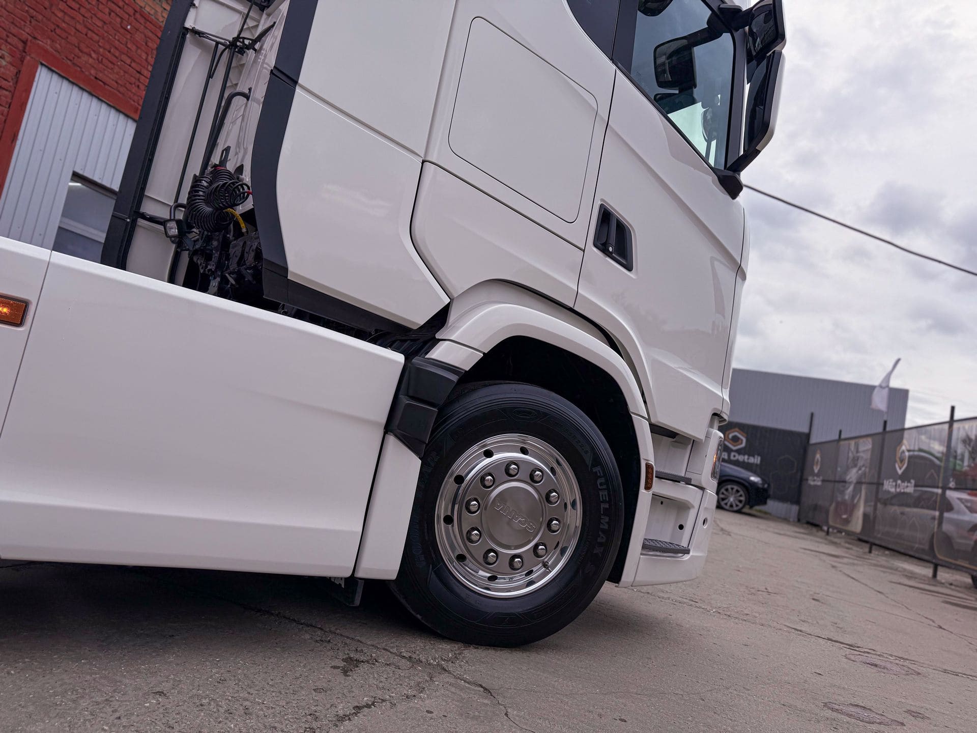 Защита и оклейка фуры Scania