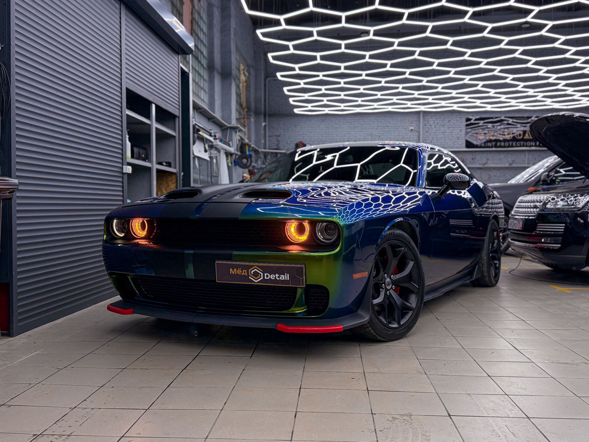 Dodge Challenger хамелеон