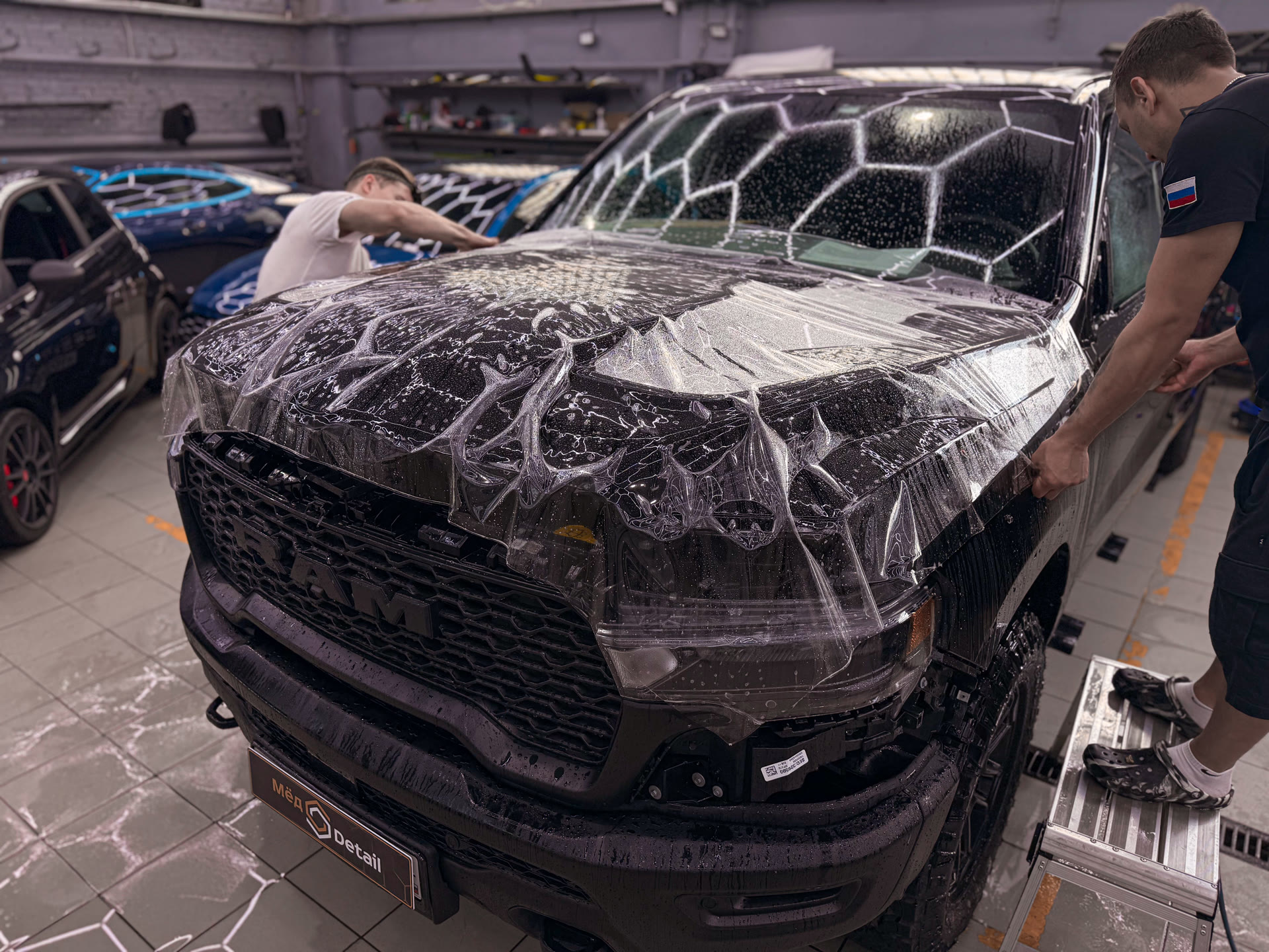 Комплексная защита Dodge Ram Rebel: полиуретановая плёнка, сохранение фирменного стиля и подготовка к любым дорогам
