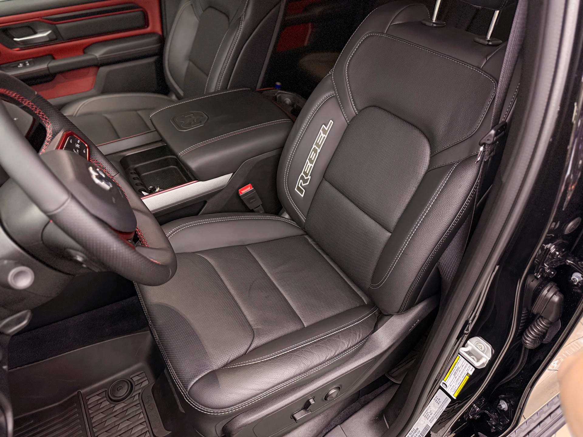 Комплексная защита Dodge Ram Rebel: полиуретановая плёнка, сохранение фирменного стиля и подготовка к любым дорогам