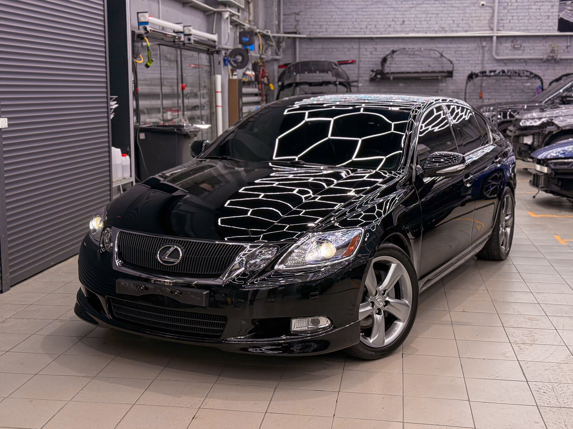 Смена цвета Lexus GS 430: чёрный полиуретан и новый взгляд на автомобиль с историей