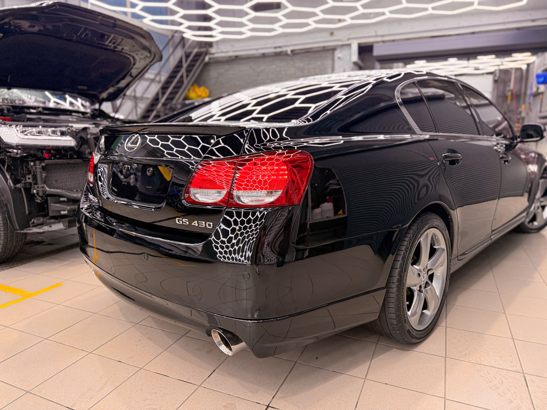 Смена цвета Lexus GS 430: чёрный полиуретан и новый взгляд на автомобиль с историей