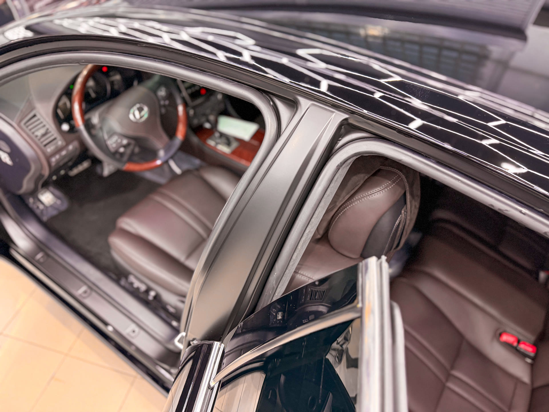 Смена цвета Lexus GS 430: чёрный полиуретан и новый взгляд на автомобиль с историей