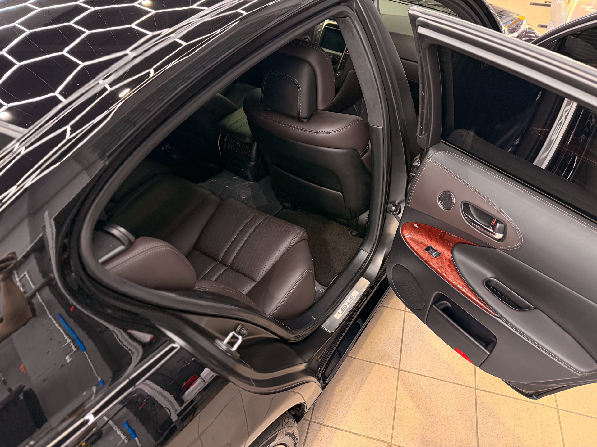 Смена цвета Lexus GS 430: чёрный полиуретан и новый взгляд на автомобиль с историей