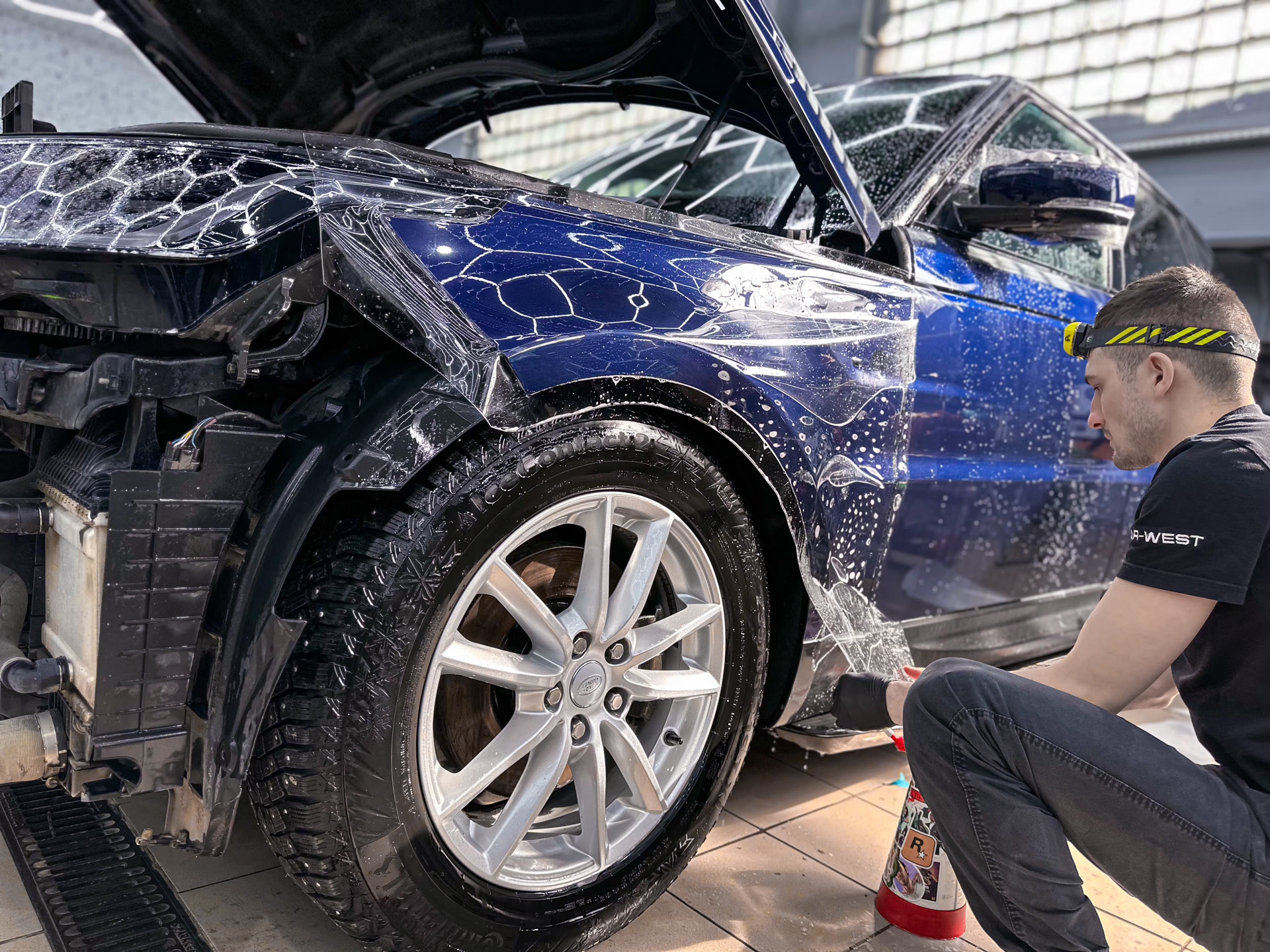 Восстановление Range Rover Sport: замена старой плёнки, полировка кузова и защита керамикой