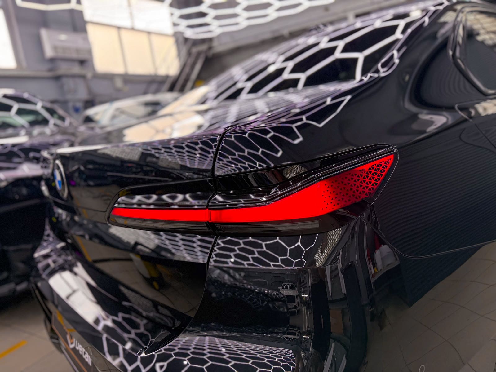 Комплексная защита и антихром BMW 7 — после защиты глянцевых элементов, кадр 9