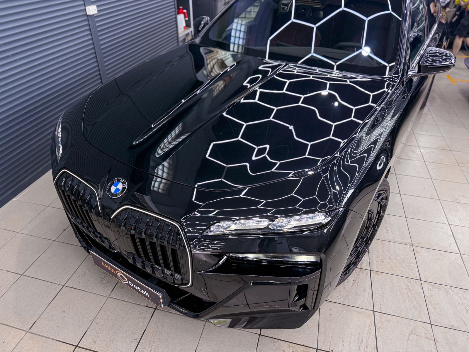 Комплексная защита и антихром BMW 7 — после защиты глянцевых элементов, кадр 7