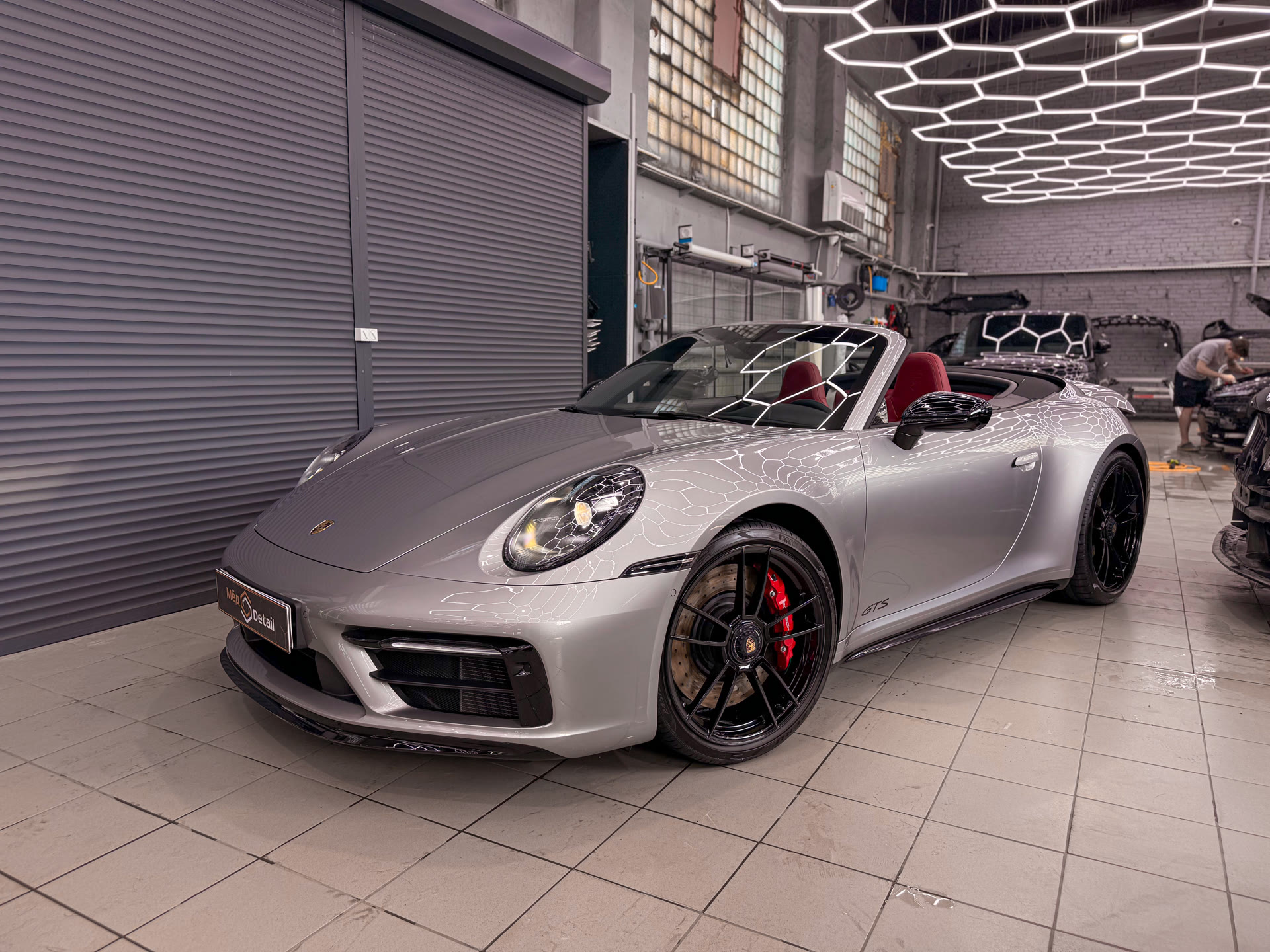 Подготовка Porsche 911 Carrera 4 GTS к летнему сезону: полировка, керамика и уход за салоном