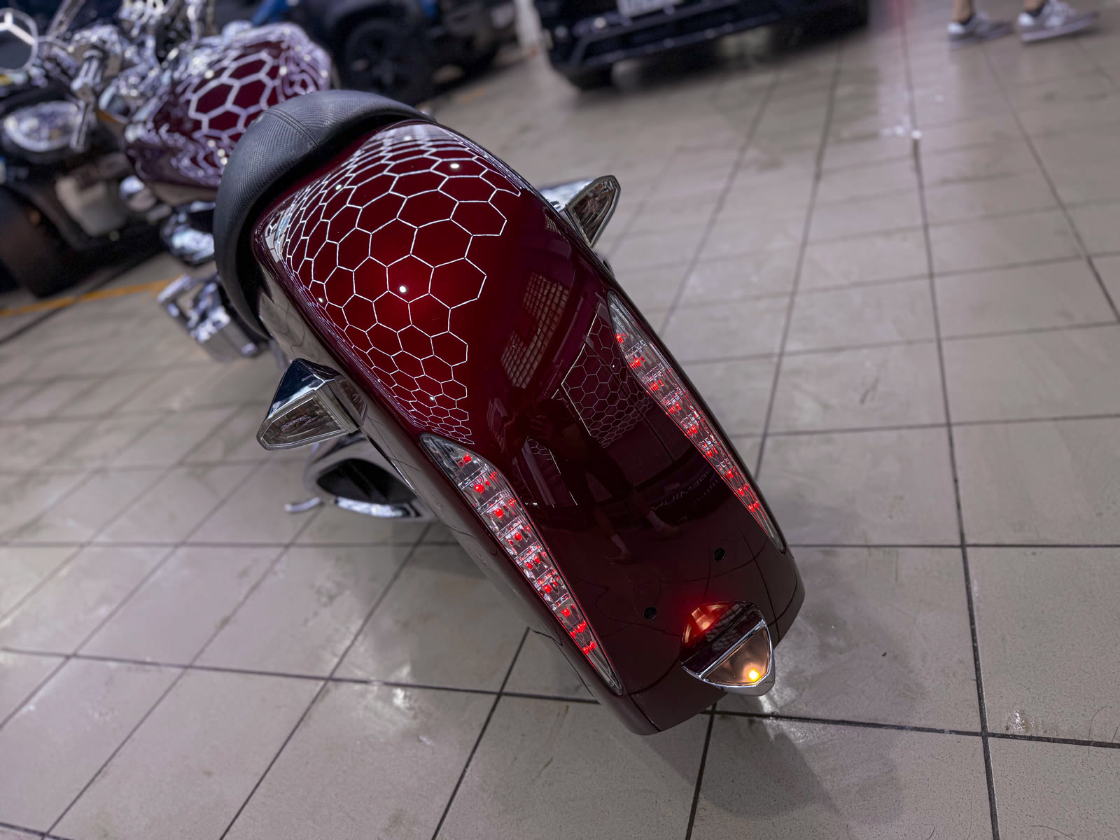 Детейлинг-полировка Honda Valkyrie Rune — после защиты глянцевых элементов, кадр 22