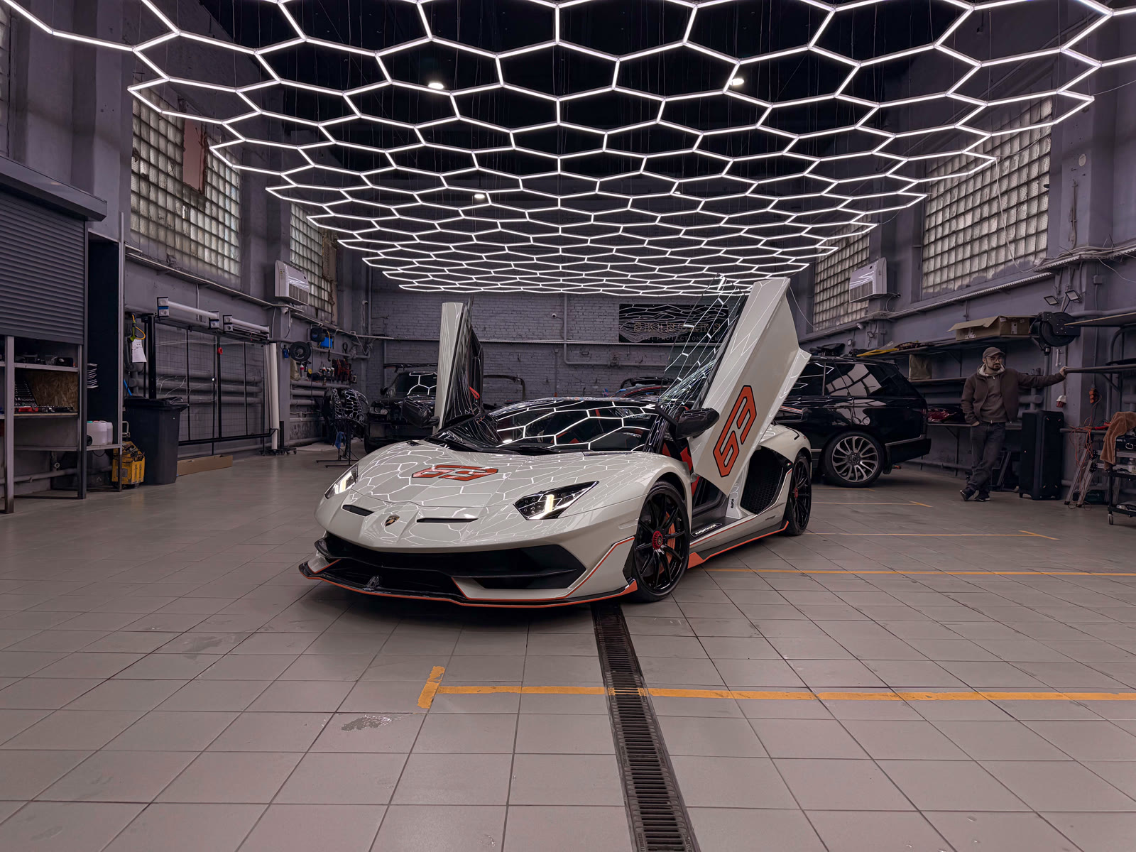 нанесение пленки на внешний карбоновый элемент Lamborghini Aventador SVJ 63
