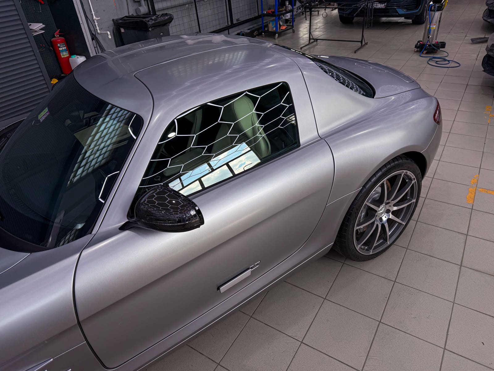 Mercedes-AMG SLS после оклейки вид сбоку сверху